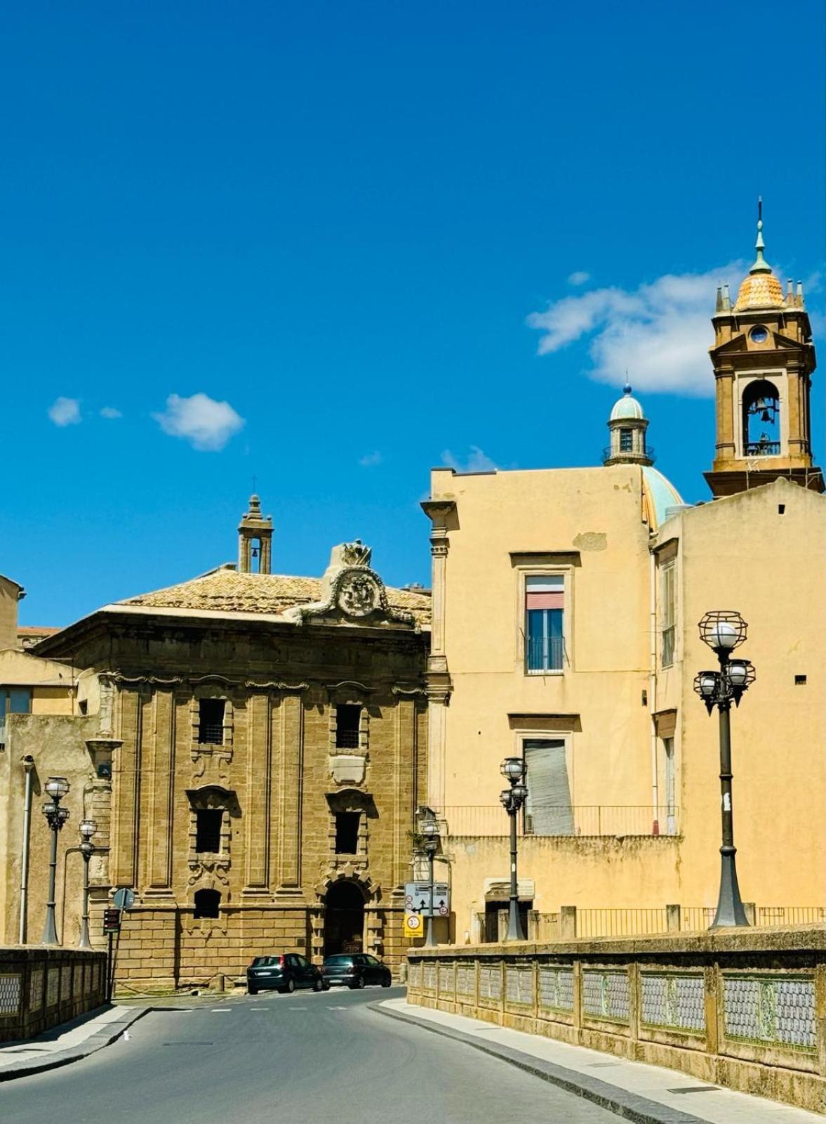 Casa Vacanze In Centro! Caltagirone Eksteriør billede